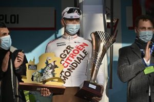 Paret-Peintre en el podio del GP la Marseillaise