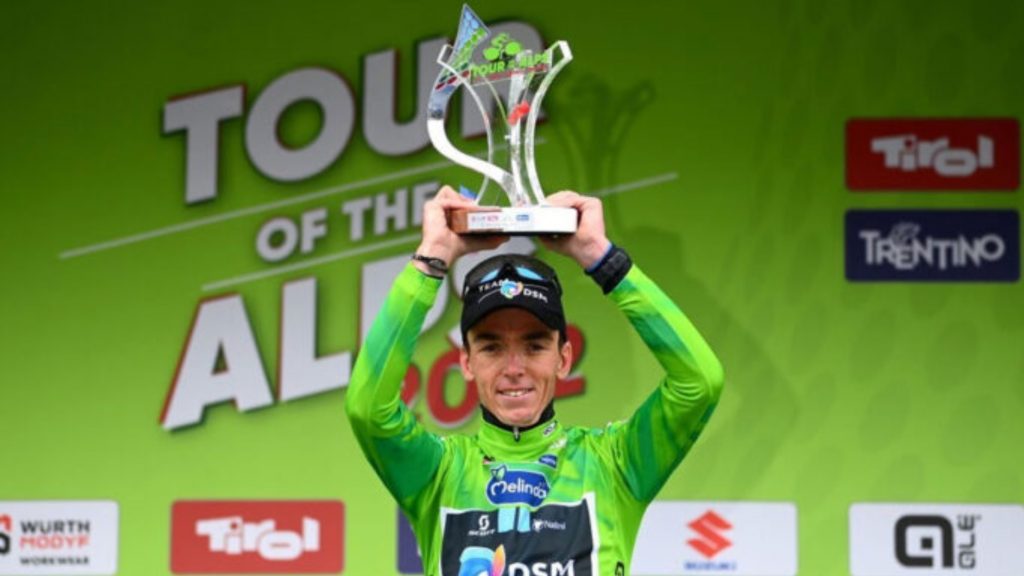 bardet podio tour of the alps 2022 1024x576 - Romain Bardet y la gran decisión