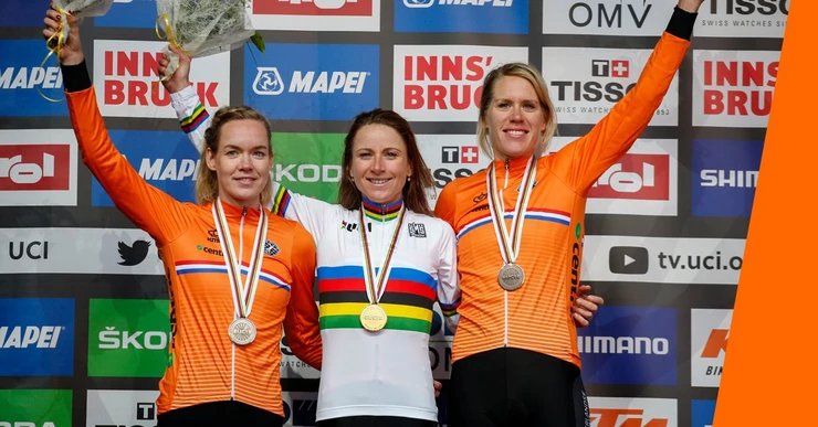 ¿Por qué el ciclismo femenino habla neerlandés?