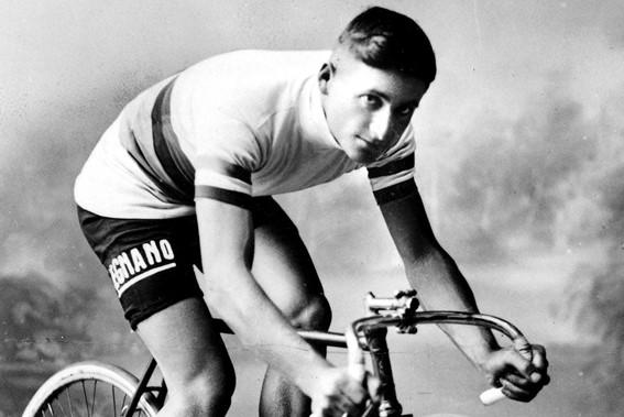 Alfredo Binda, primer maillot arcoíris en 1927. Foto: Offside