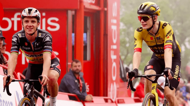 Remco Evenepoel y Jonas Vingegaard en La Vuelta 2023. Fuente de la imagen: Getty Images