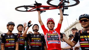 Nuestro 8 de La Vuelta 2023 - Jumbo celebrando