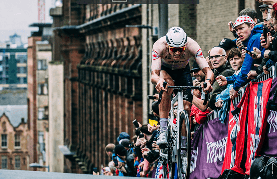 Mathieu van der Poel liderando el Campeonato del Mundo. Foto © tornaticc