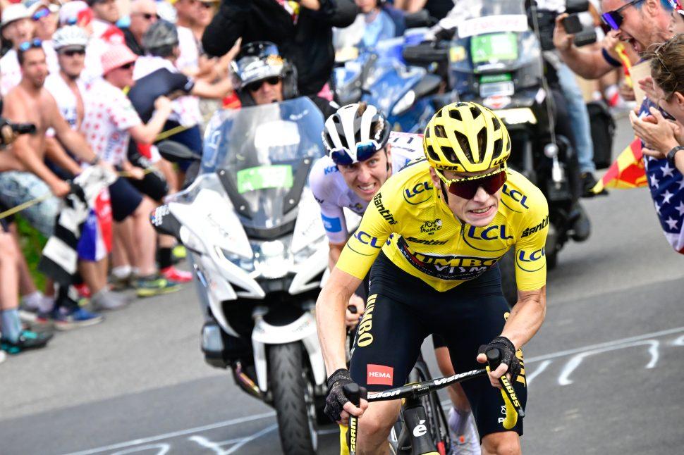 Pogačar y Vingegaard durante la pasada edición del Tour de Francia. Foto: LAPRESSE