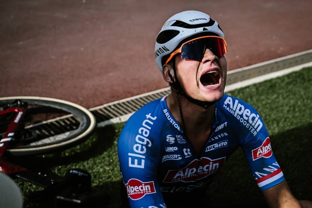 Mathieu van der Poel tras cruzar la meta del velódromo de Roubaix. Foto: official website París-Roubaix 2023