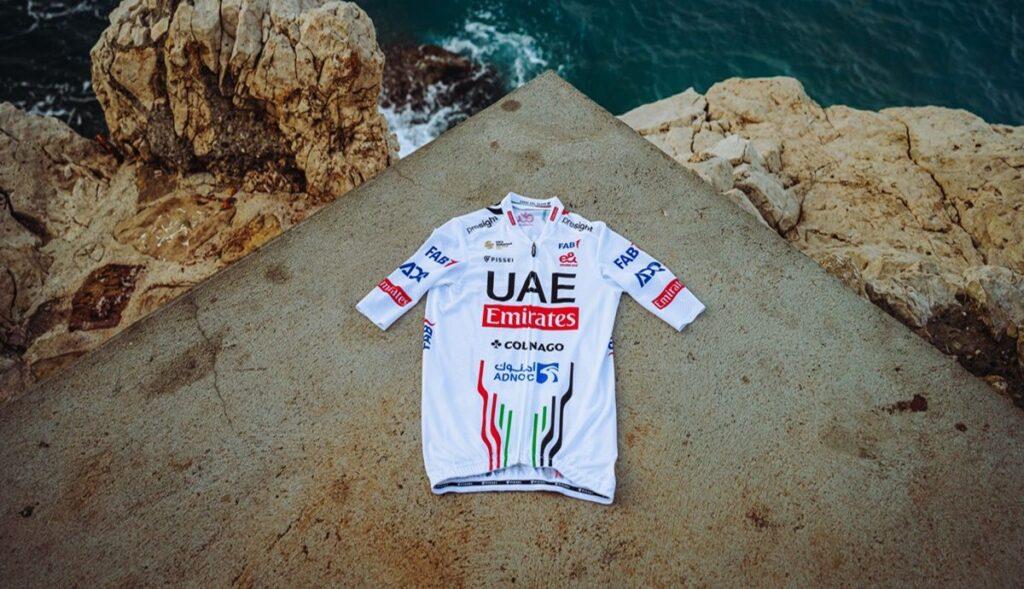 Blanco en el maillot de UAE para 2024