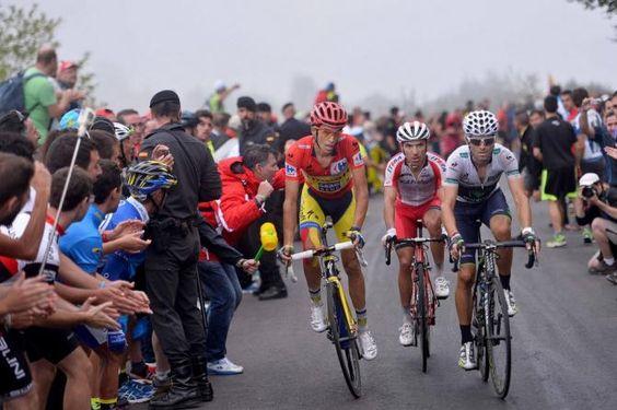 Alberto Contador, Joaquim Rodríguez y Alejandro Valverde en la subida a los Lagos de Covadonga en la Vuelta 2014. Fuente Bettini Photo